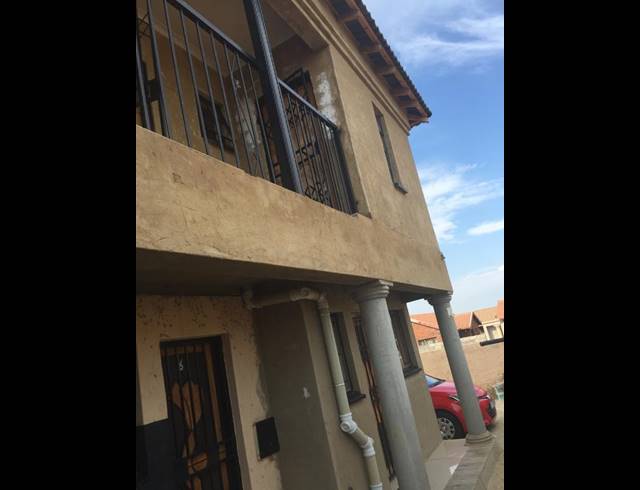 10 BEDROOM APARTMENT FOR SALE IN RABIE RIDGE